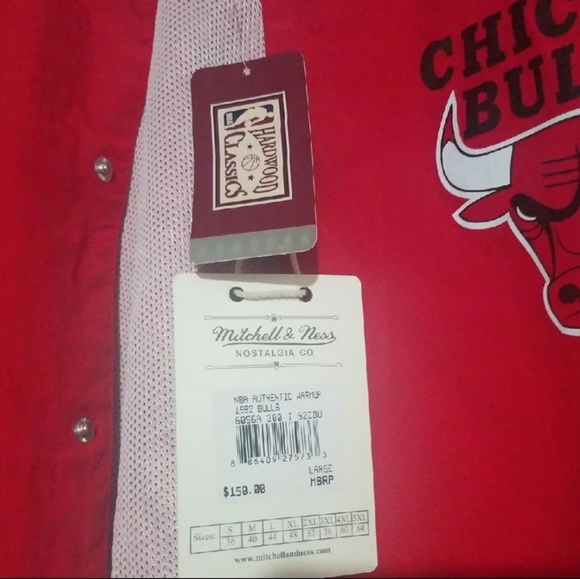 Chicago Bulls Mitchell and Ness Jacket. - Picture 3 of 4